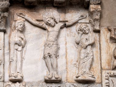 Verona İtalya 'daki San Zeno Bazilika Kilisesi, dış heykellerin ve kabartmaların ayrıntıları