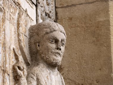 Verona İtalya 'daki San Zeno Bazilika Kilisesi, dış heykellerin ve kabartmaların ayrıntıları