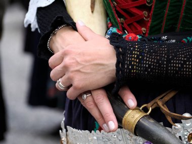 Geleneksel Tyrol bandı enstrüman detaylarını kapat