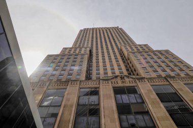 CINCINNATI, ABD - SEPTEMBER 4 2024 - Art Deco tarihi Carew Tower binası 1930 yılında inşa edilmiş lüks bir konaktır