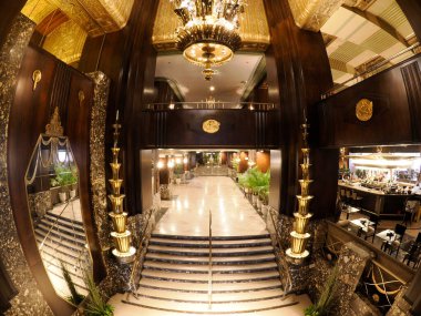 CINCINNATI, ABD - SEPTEMBER 4 2024 - Art Deco tarihi Carew Tower binası 1930 yılında inşa edilmiş lüks bir konaktır