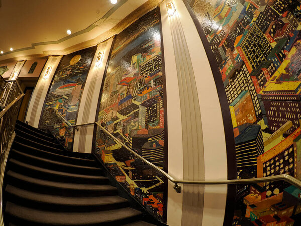 CINCINNATI, USA - 4 СЕНТЯБРЯ 2024 - Историческое историческое здание Carew Tower, построенное в 1930 году, представляет собой роскошный особняк