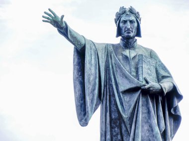 Trento kasabasındaki Dante Alighieri Heykeli