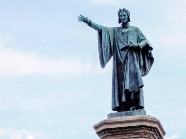 Trento kasabasındaki Dante Alighieri Heykeli