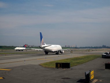 NEW YORK, ABD - 29 AĞUSTOS 2024 - La Guardia Havalimanı havalanmadan önce kabin manzarası