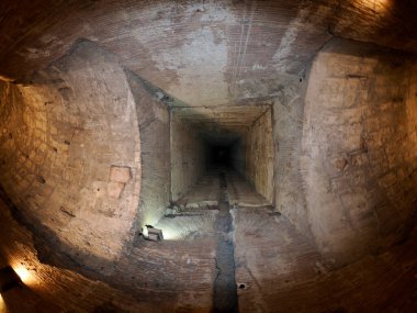 ROMA, İtalya - 28 Kasım 2024 - Castel Sant 'Angelo Castle iç mekan