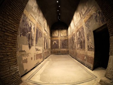 ROME, ITALY - 30 Kasım 2024 - İmparatorluk forumları Augusto ve Livia evleri yeni bir 3D deneyim teknolojisiyle halka yeniden açıldı