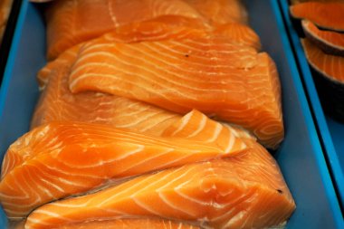 Findlay Market Cincinnati 'de satılık Somon Denizi Yiyecekleri.