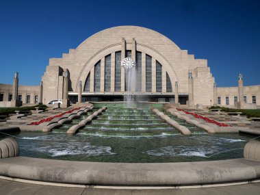 Cincinnati Ohio tarihi tren istasyonu sanat deco müzesi dış görünüş çeşme detayı
