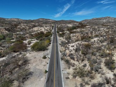La Paz 'den La Ventana Punta' ya giden yol. Arena Havacılık İHA görüntüsü Panorama.