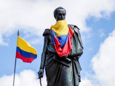Bolivar heykeli Candelaria tarihi şehir merkezinde Bogota Kolombiya 'da
