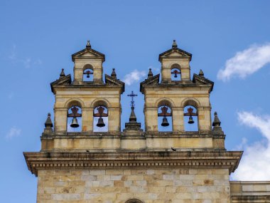 Kubbe katedrali kilisesinin ayrıntıları Candelaria 'nın şehir merkezindeki tarihi şehir meydanında Bogota Kolombiya