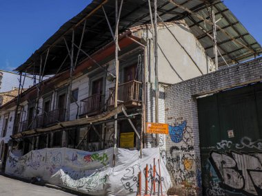 Bogota Kolombiya 'nın tarihi Candelaria semtinde yenilenen bir bina.