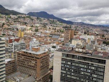Bogota Kolombiya 'nın tarihi bölgesi Candelaria' nın gökdeleninden hava manzarası