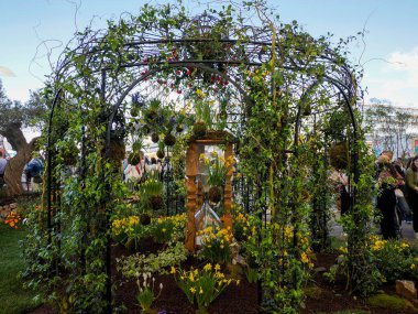 GENOA, İtalya - 26 Nisan 2025 - Euroflora 2025 Uluslararası Çiçek Fuarı ve Süs Bitkileri Sergisi. Akdeniz 'in ve dünyanın önde gelen çiçek fuarlarından biri olarak kabul edilir.