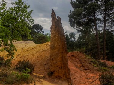 Colorado Ocher Kanyonu. Fransa 'nın Provence bölgesinde.