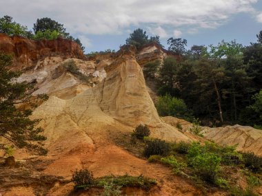 Colorado Ocher Kanyonu. Fransa 'nın Provence bölgesinde.