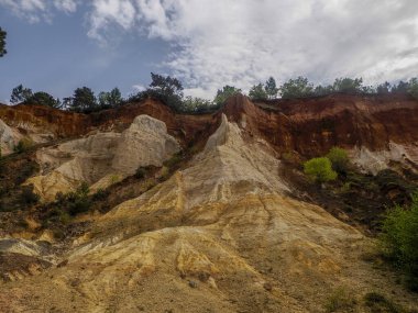 Colorado Ocher Kanyonu. Fransa 'nın Provence bölgesinde.
