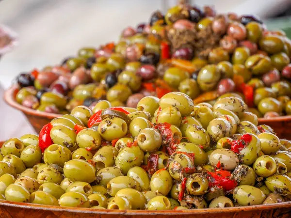 Provence pazar detaylarında çok sayıda zeytin