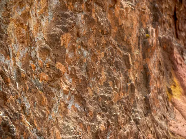 Provence Fransa 'nın Rousillon bölgesindeki Ocher Kanyonu' ndaki renkli kayaların ayrıntıları.