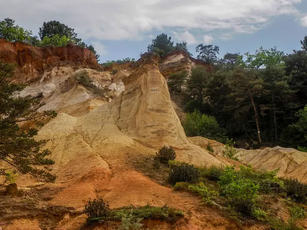 Colorado Ocher Kanyonu. Fransa 'nın Provence bölgesinde.