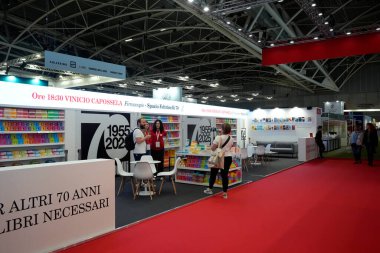 TORINO, ITALY - 15 Mayıs 2025 - Lingotto Fiere Torino 'daki Salone Internazionale del Libro (Uluslararası Kitap Fuarı) okuma ve fikirler dünyasının en önemli İtalyan festivalidir.