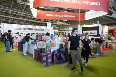 TORINO, ITALY - 15 Mayıs 2025 - Lingotto Fiere Torino 'daki Salone Internazionale del Libro (Uluslararası Kitap Fuarı) okuma ve fikirler dünyasının en önemli İtalyan festivalidir.