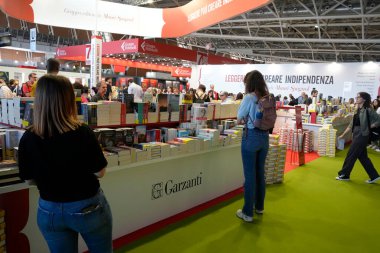 TORINO, ITALY - 15 Mayıs 2025 - Lingotto Fiere Torino 'daki Salone Internazionale del Libro (Uluslararası Kitap Fuarı) okuma ve fikirler dünyasının en önemli İtalyan festivalidir.