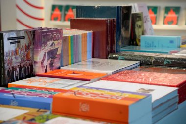 TORINO, ITALY - 15 Mayıs 2025 - Lingotto Fiere Torino 'daki Salone Internazionale del Libro (Uluslararası Kitap Fuarı) okuma ve fikirler dünyasının en önemli İtalyan festivalidir.