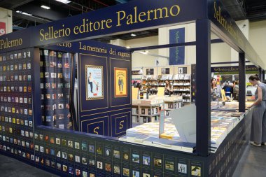 TORINO, ITALY - 15 Mayıs 2025 - Lingotto Fiere Torino 'daki Salone Internazionale del Libro (Uluslararası Kitap Fuarı) okuma ve fikirler dünyasının en önemli İtalyan festivalidir.