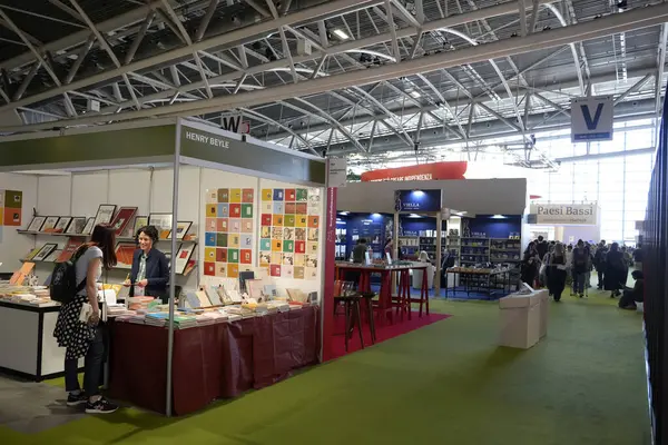 TORINO, ITALY - 15 Mayıs 2025 - Lingotto Fiere Torino 'daki Salone Internazionale del Libro (Uluslararası Kitap Fuarı) okuma ve fikirler dünyasının en önemli İtalyan festivalidir.