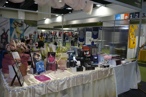 TORINO, ITALY - 15 Mayıs 2025 - Lingotto Fiere Torino 'daki Salone Internazionale del Libro (Uluslararası Kitap Fuarı) okuma ve fikirler dünyasının en önemli İtalyan festivalidir.