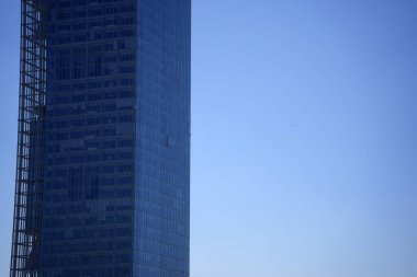 Turin İtalya modern gökdelen detayı lingotto bölge görüntüsü mavi