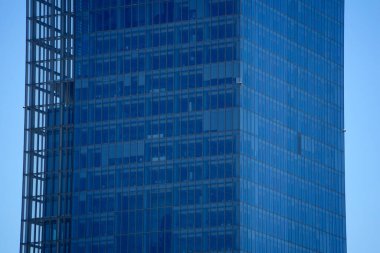 Turin İtalya modern gökdelen detayı lingotto bölge görüntüsü mavi