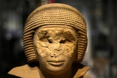 TÜRİN, İTALYA - 14 Mayıs 2025 - Tamamlanmamış heykel Mısır müzesi dünyanın en önemli ikinci Mısır Koleksiyonu olarak kabul edilir..