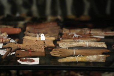 TURIN, İtalya - 14 Mayıs 2025 - Mısır müzesindeki küçük heykeller dünyanın en önemli ikinci Mısır koleksiyonu olarak kabul edilir..