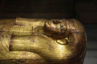 TURIN, İtalya - 14 Mayıs 2025 - Mısır müzesi dünyanın en önemli ikinci Mısır kolleksiyonu olarak kabul edilir. Lahit.