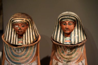 TURIN, İtalya - 14 Mayıs 2025 - Mısır müzesi dünyanın en önemli ikinci Mısır kolleksiyonu olarak kabul edilir. Kanopik vazo