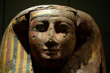 TURIN, İtalya - 14 Mayıs 2025 - Mısır müzesi dünyanın en önemli ikinci Mısır kolleksiyonu olarak kabul edilir. Lahit.