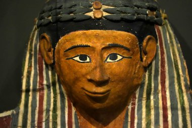 TURIN, İtalya - 14 Mayıs 2025 - Mısır müzesi dünyanın en önemli ikinci Mısır kolleksiyonu olarak kabul edilir. Lahit.