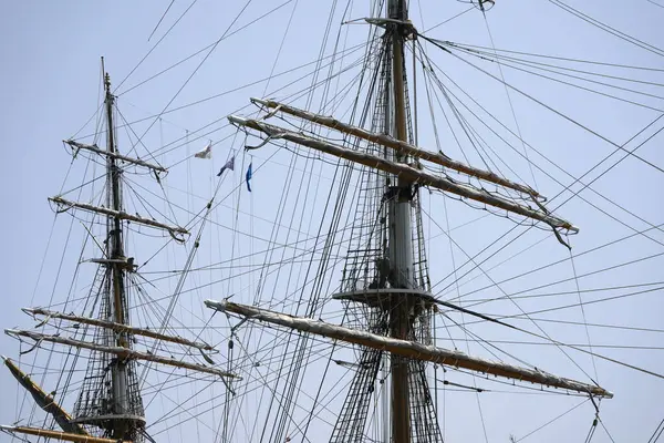 GENOA, İtalya - 11 Haziran 2025 - Denizde geçen yaklaşık iki yılın ardından, İtalyan Donanması 'nın eğitim gemisi Amerigo Vespucci 10 Haziran 2025' te Cenova 'ya döndü ve 5 kıtadaki 30' dan fazla ülkeye dokundu..