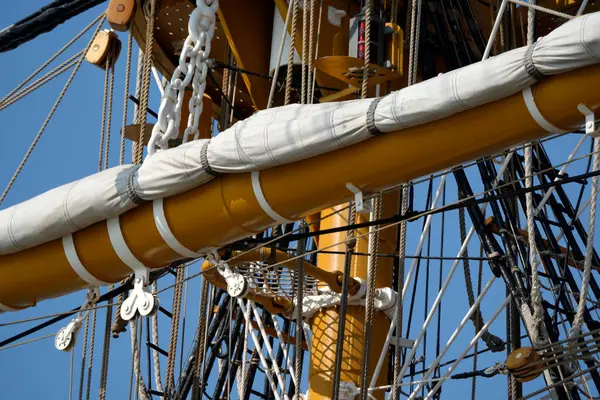 GENOA, İtalya - 11 Haziran 2025 - Denizde geçen yaklaşık iki yılın ardından, İtalyan Donanması 'nın eğitim gemisi Amerigo Vespucci 10 Haziran 2025' te Cenova 'ya döndü ve 5 kıtadaki 30' dan fazla ülkeye dokundu..