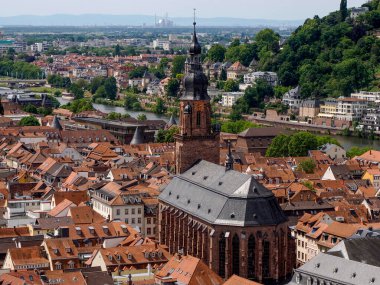 Almanya 'daki Antik Heidelberg Ortaçağ şatosundan bir hava kasabası manzarası