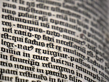 MAINZ, GERMANY - 25 Mayıs 2025 - Johannes Gutenber İncili yeni geçici müzede