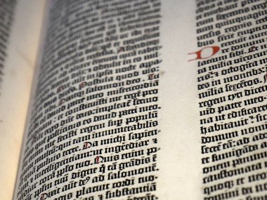 MAINZ, GERMANY - 25 Mayıs 2025 - Johannes Gutenber İncili yeni geçici müzede