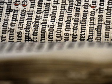 MAINZ, GERMANY - 25 Mayıs 2025 - Johannes Gutenber İncili yeni geçici müzede