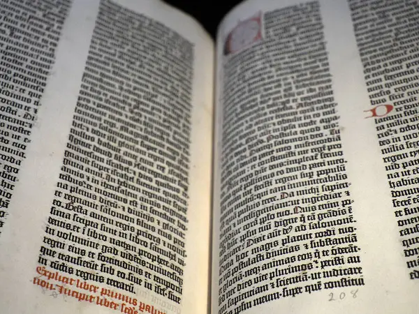 MAINZ, GERMANY - 25 Mayıs 2025 - Johannes Gutenber İncili yeni geçici müzede