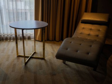 60 'lardan kalma bir şezlong.