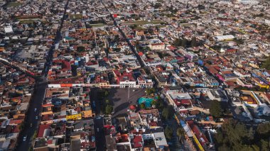 Meksika 'nın büyülü Metepec kasabasının sokaklarının ayrıntıları.