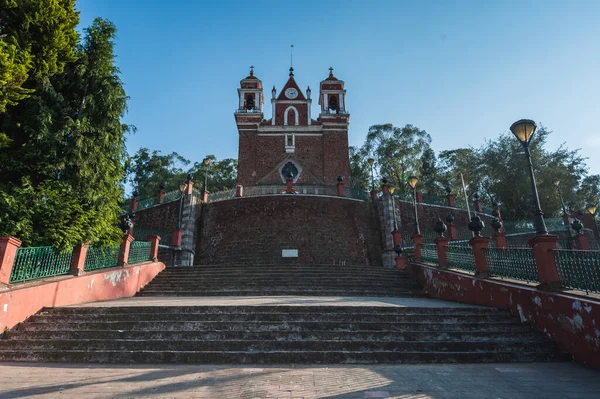 Εκκλησία Του Γολγοθά Του Metepec Μεξικό Βαμμένο Λευκό Κόκκινο Που — Φωτογραφία Αρχείου